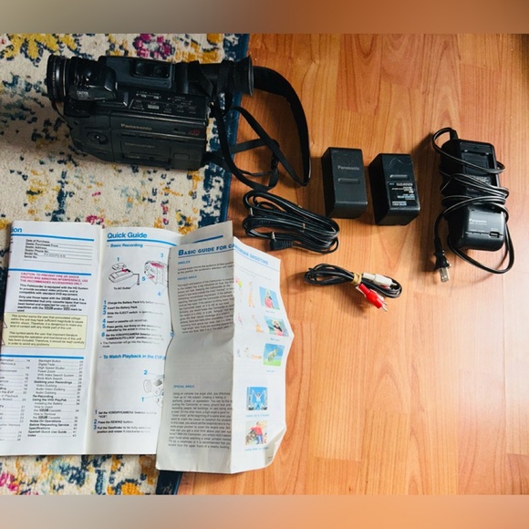 Vintage Panasonic Palmcorder PV-22DCamcorderVHS-C Video Camera Bundle works